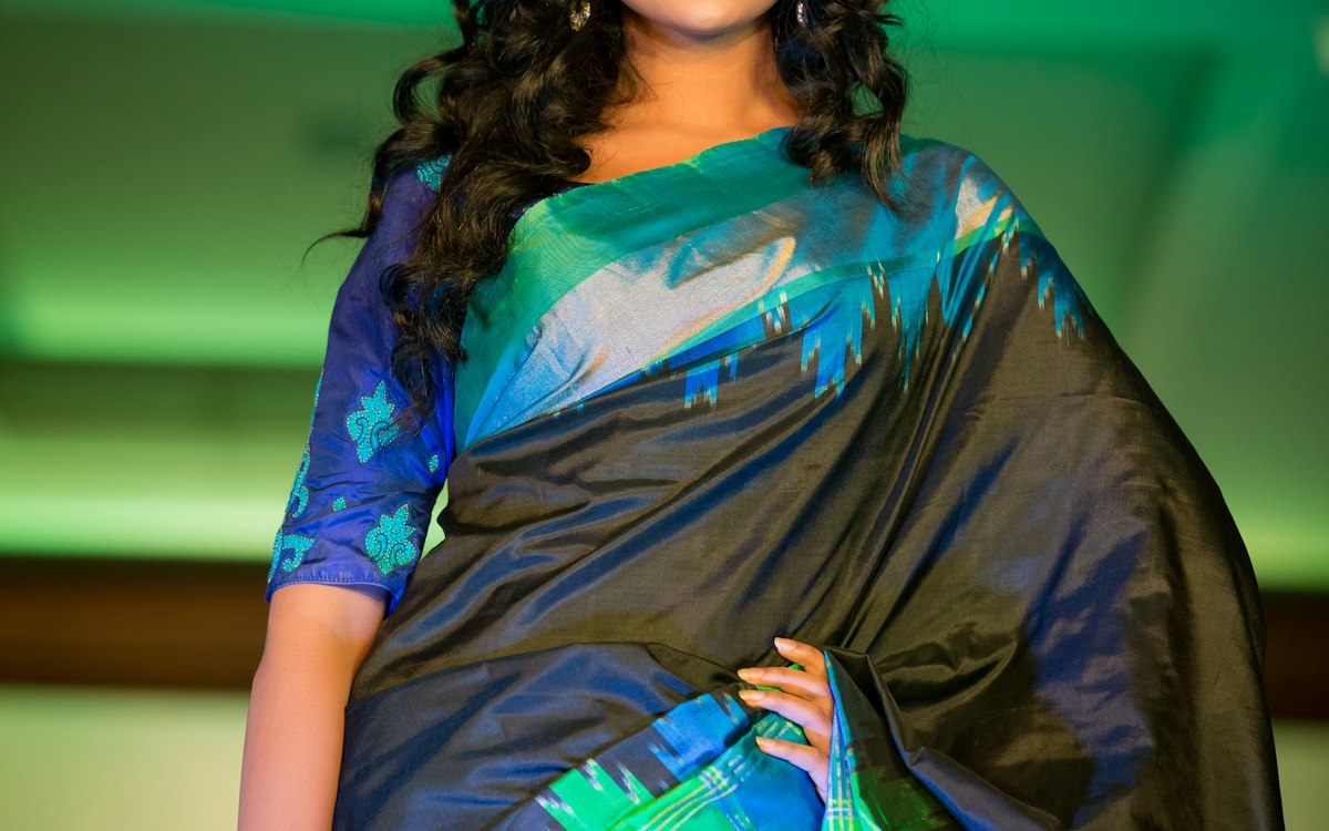 ভিডিও: সহজে শাড়ি পরার কৌশল